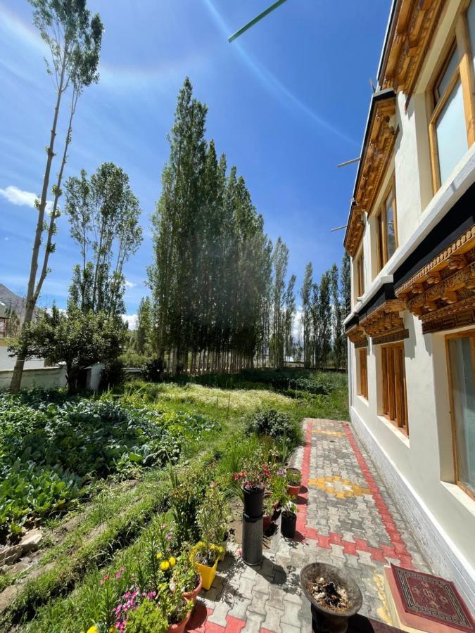 Tongspon Inn เลห์ ภายนอก รูปภาพ